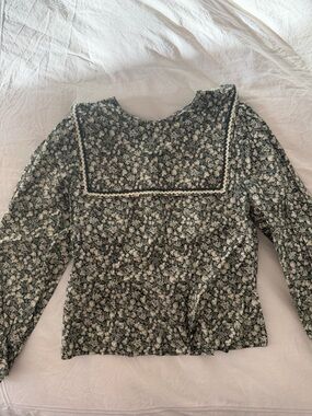 Doen ditsy floral top with sailor style collar